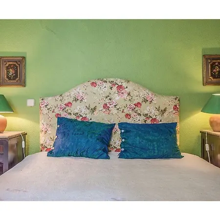 Prázdninový dům One-bedroom Holiday In Colares,